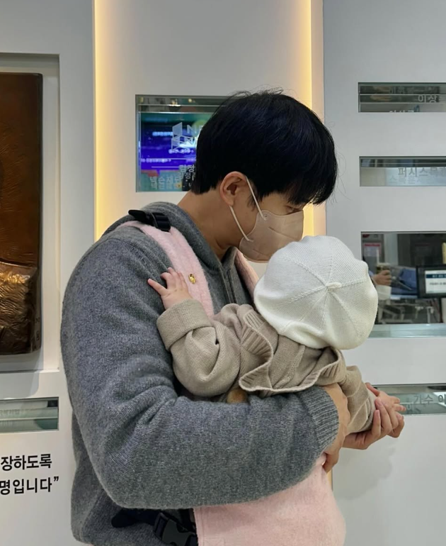이승기♥이다인, 둘째 득남! 1남 1녀 부모 됐다…13년 만에 콘서트 개최 ‘겹경사’