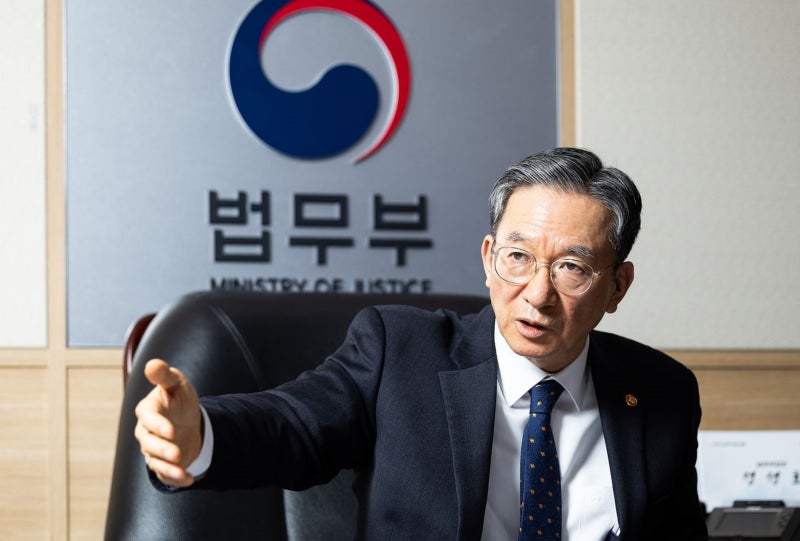 '이재명과 40년 우정 친명 좌장' 법무부장관 정성호와 대통령의 친밀한 관계