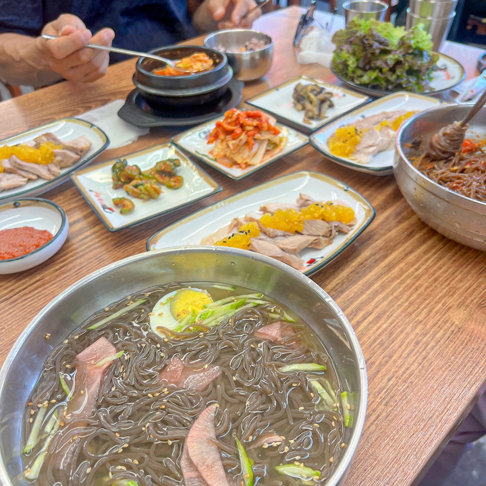 돈통마늘보쌈 안산초지점 사진 1