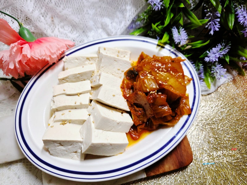 두부김치 레시피. 고기없어도 맛있는 류수영 들기름 김치볶음 만드는 법