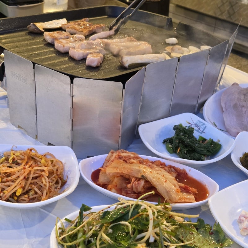 양양 낙산해수욕장 맛집 야장에서 삼겹살 흡족한 반찬까지 만족스런 분수대식당