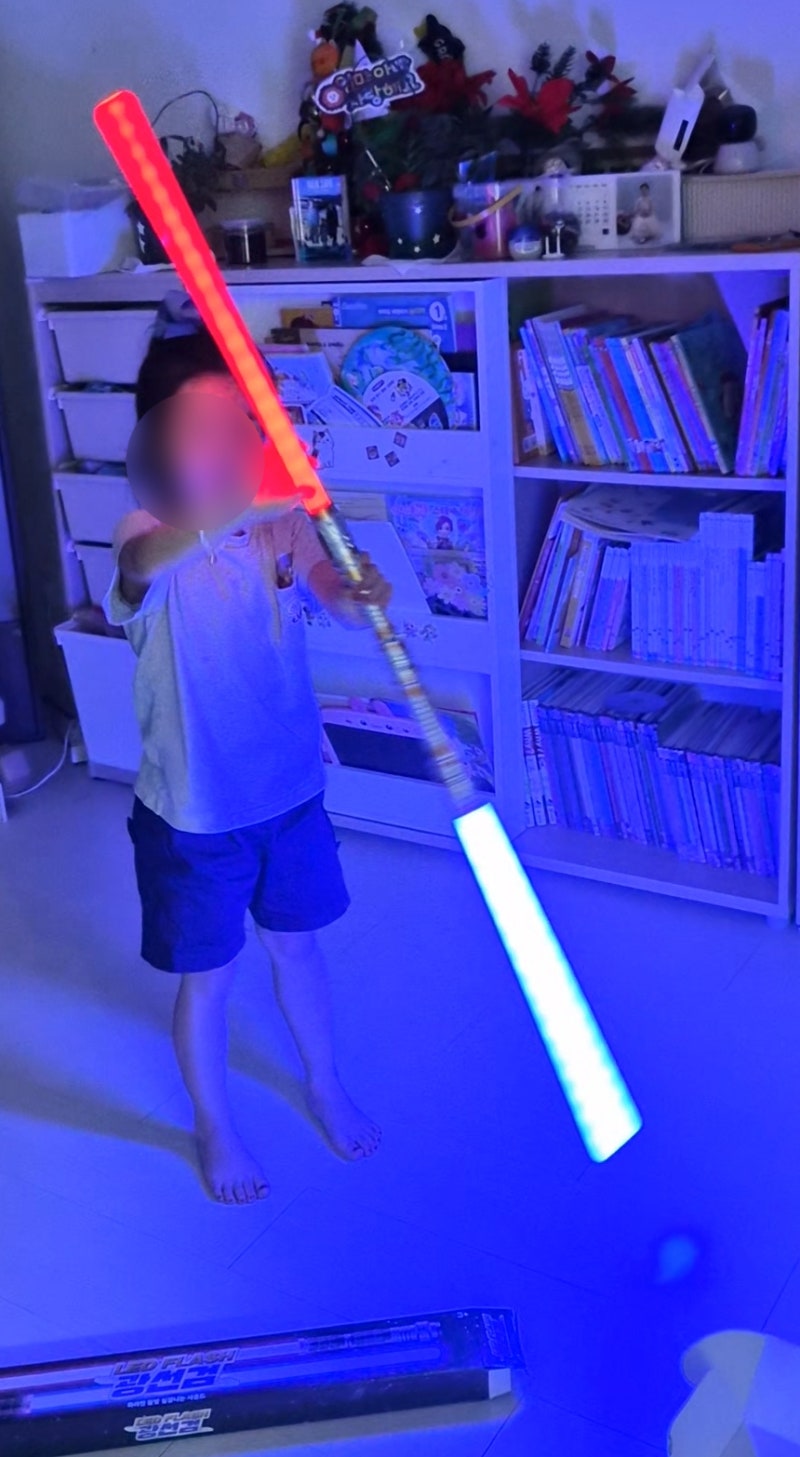 [장난감] LED FLASH 광선검, 6세 딸래미 픽 ㅋㅋㅋ 조카 선물 추천!