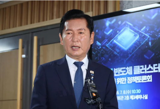 정청래, <b>당 대표 경선</b> ‘선호투표제’ 도입에 하루 만에 반발... 