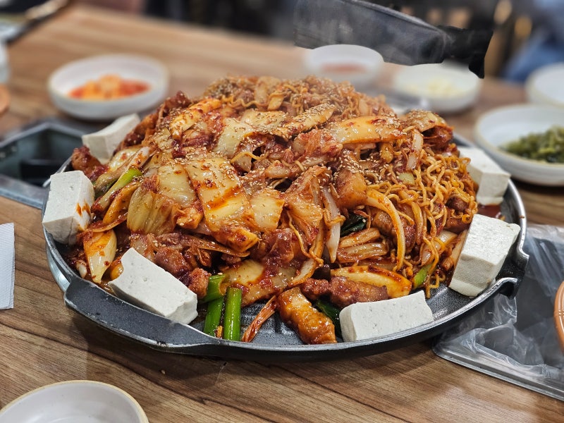 용답동 맛집 통돼지 두루치기 김치찌개
