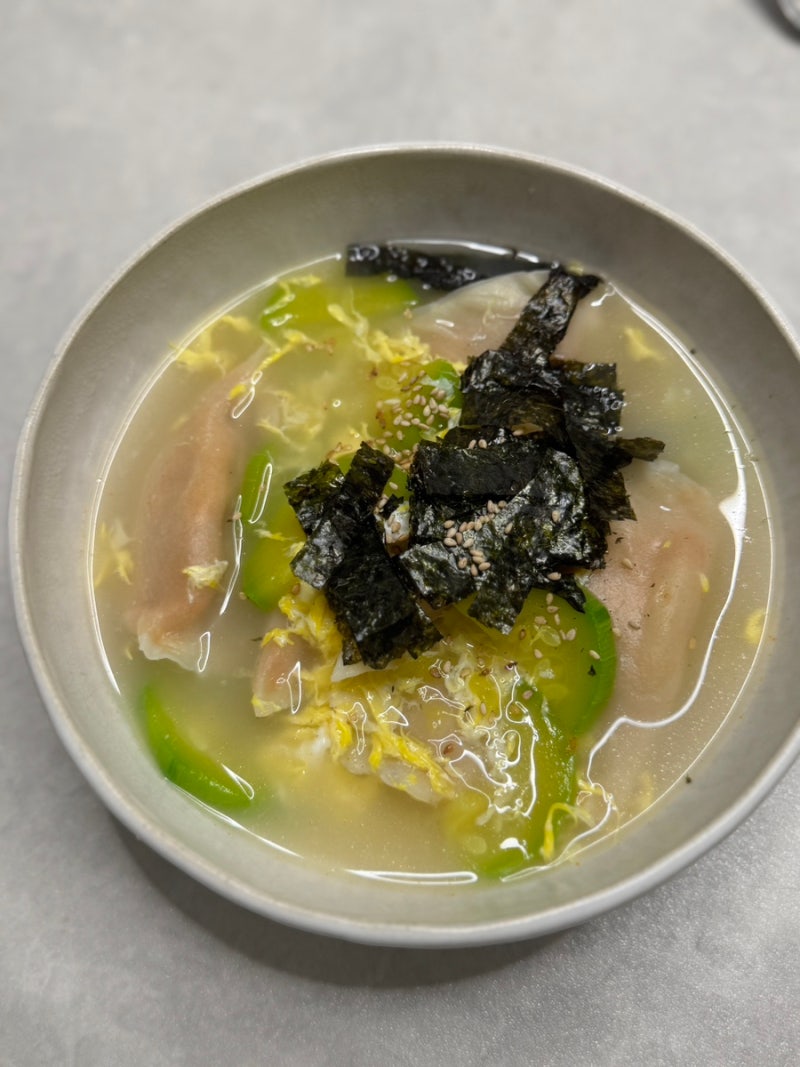 초간단 만두국으로 두돌아기 10분 집밥