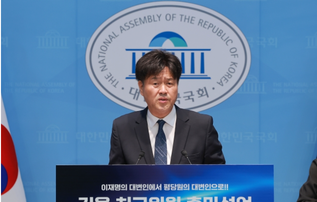 [긴급속보] 민주당 <b>최고위원</b> 경쟁 본격화…김용 <b>출마</b> 선언에... 