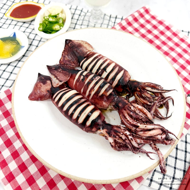 제철 별미 초코오징어 통찜, 녹진한 내장 안 터지게 찌는 법