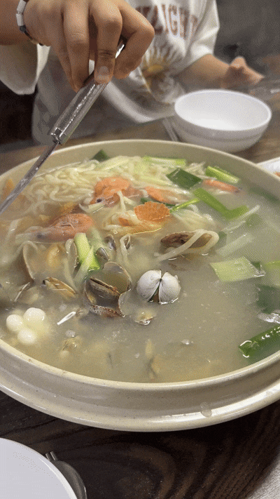 [영종도 현지인 맛집 황해해물칼국수 2호점] 바지락 가득 칼국수 깍두기 추천