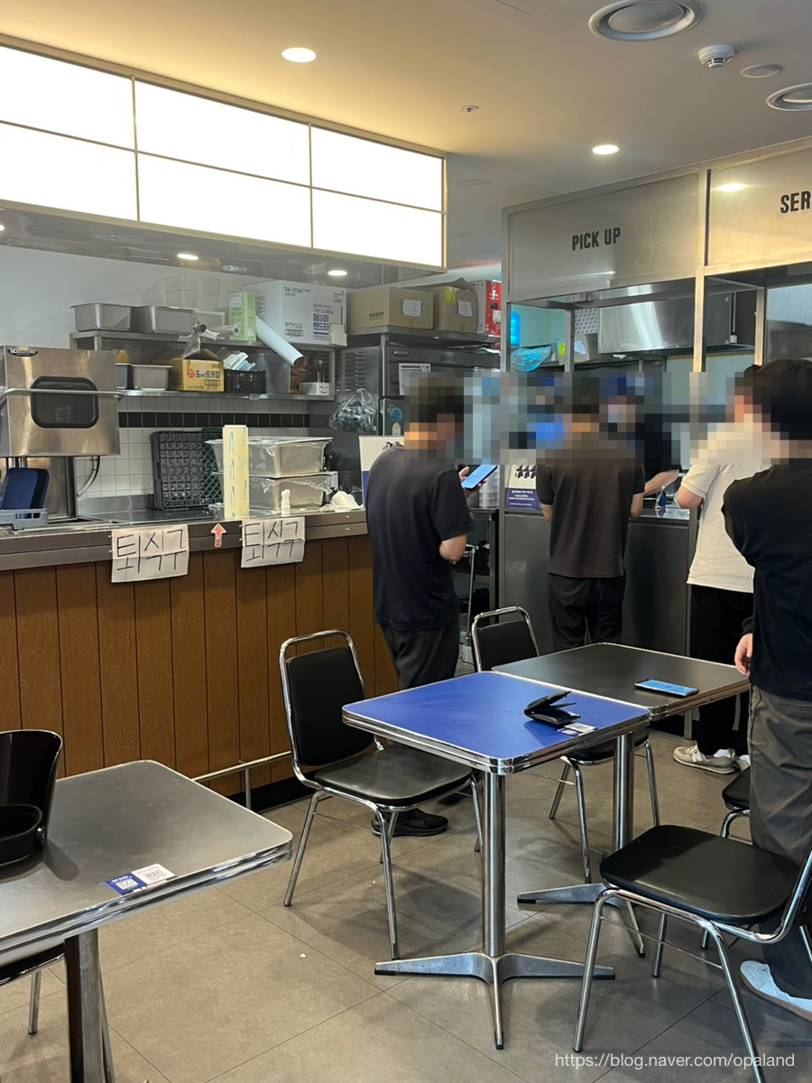 다운타우너 광교중앙역점 사진 4