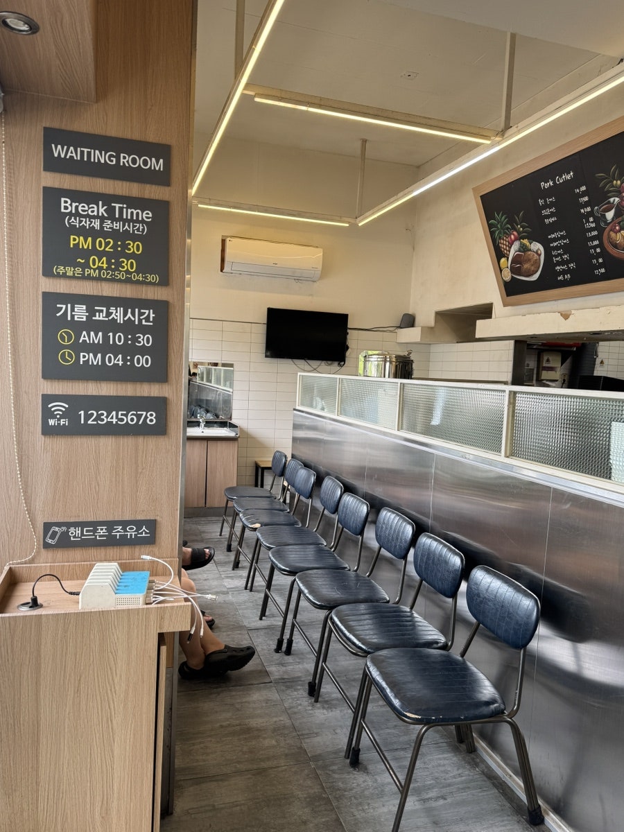 홍익돈까스 전주효자점 사진 5