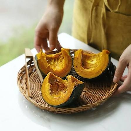 밤처럼 달고 촉촉하게! 단호박 맛있게 찌는법 (전자레인지, 찜기 시간 및 손질 꿀팁)