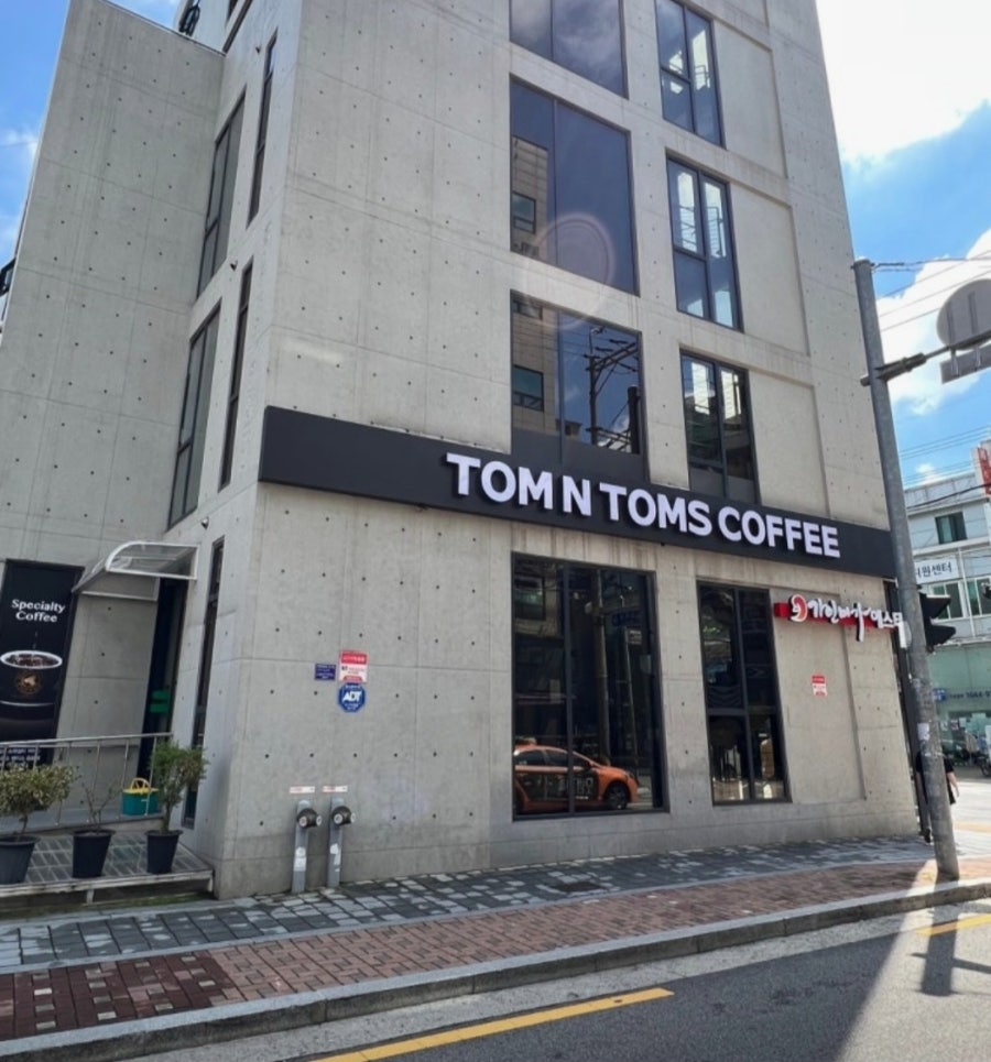 탐앤탐스 신정역점 사진 3