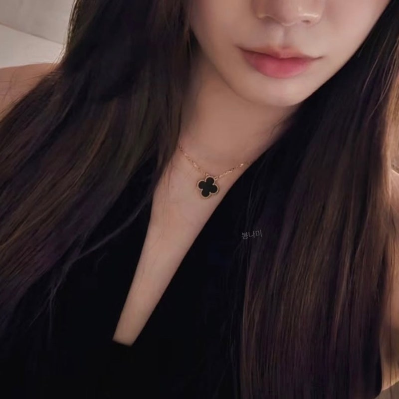 30대 여자 연예인 아이돌 명품 목걸이 브랜드 TOP3 가격 (샤넬, 반클리프, 까르띠에)