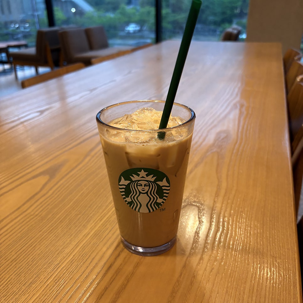 스타벅스 안성석정DT점 사진 6
