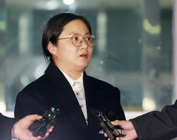 방송인 <b>박나래</b>, 7개월 만에 <b>검찰 송치</b>...전 매니저 폭행 의혹... 