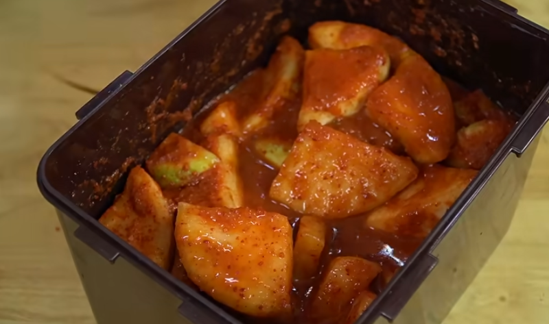 국밥집에서 먹던 바로 그 맛! 여름무 석박지 황금레시피 (아삭함이 끝까지 살아있는 비법)