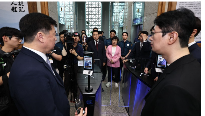 [긴급속보] 장동혁, <b>경찰청장 대행</b> 면담 불발…"경찰 밑바닥... 