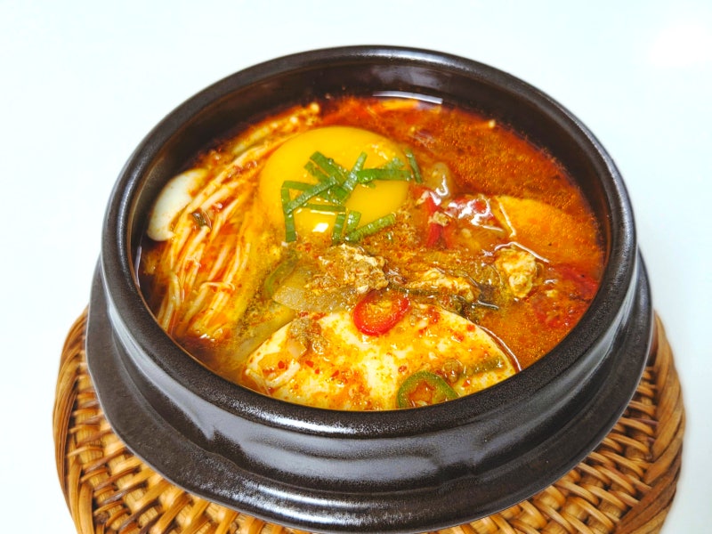 순두부찌개 끓이는 법, 얼큰하고 깊은 국물 레시피