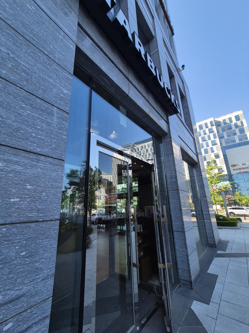 스타벅스 발산역사거리점 사진 1