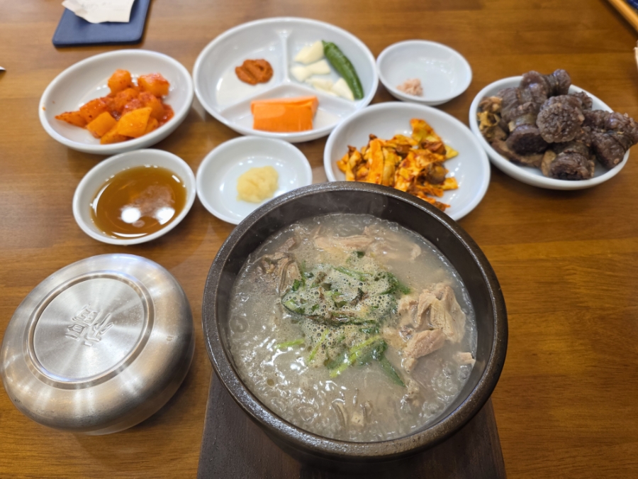 산더미미성돼지국밥 수원시청점 사진 1