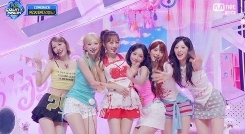 "2008년의 레전드와 2026년의 대세가 만났다!" 리센느, 역주행 신화 속 카라 니콜과 함께한 감동....