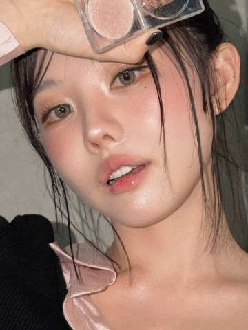 "오토바이 뒤에 타던 얼짱이라더니.." 남편에게 벤츠 선물한 원조 훈녀 홍영기 근황