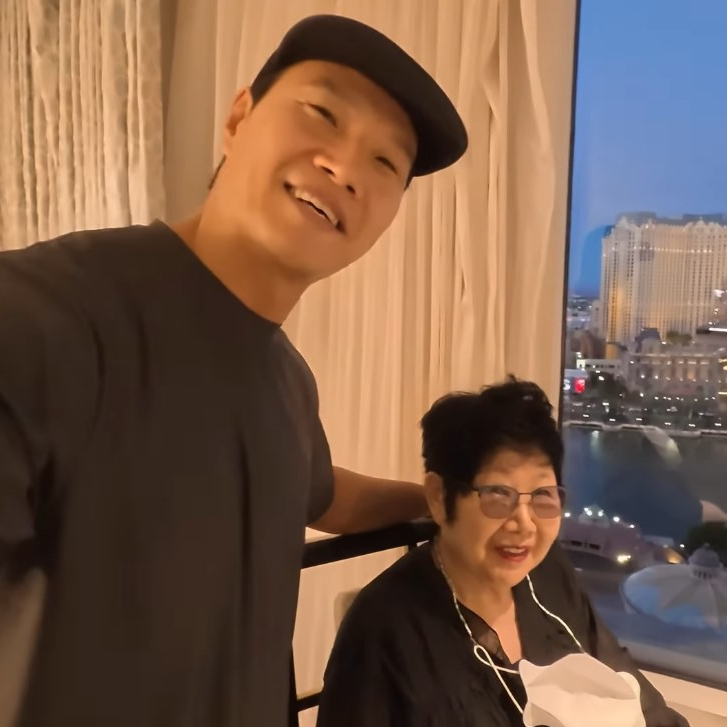 "It's Natural Not to Be Able to Go Out" Kim Jong-kook's Mother, Who Left My Little Old Boy, Answers During Her 80th Birthday Trip