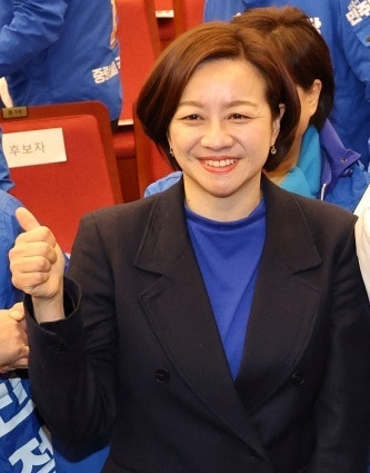 "사투리 검열" 뭇매 맞은 조수진 변호사, '무섭노' 일베 비하 논란 사과… 전문가들 "자연스러....