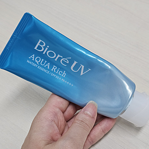 일본 돈키호테 비오레 UV 아쿠아 리치 워터리 에센스 내돈내산 후기