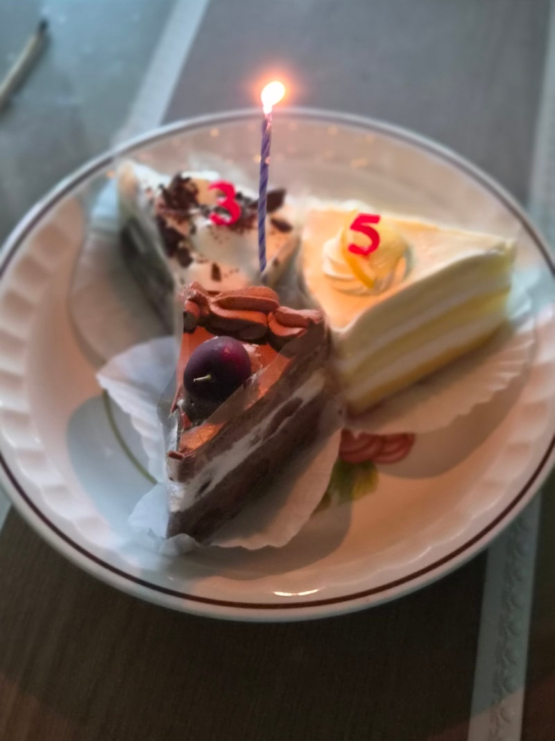 생일맞이 프레잇 조각케이크 / 갤럭시 26s 후기