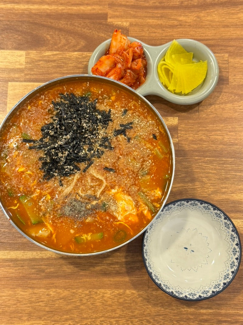 강릉 세인트존스 3분 거리 여자 혼밥하기 좋은 장칼국수 맛집 최씨장칼국수