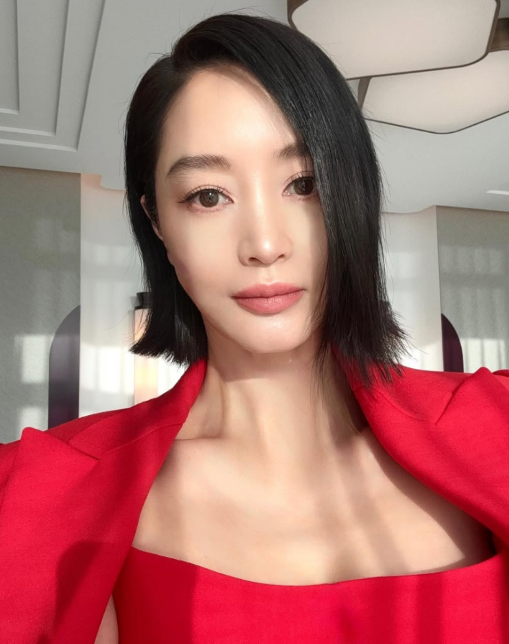 50대인데 신체<b>나이</b>는 30대? 국민 여배우 <b>김혜수</b>가 매일... 