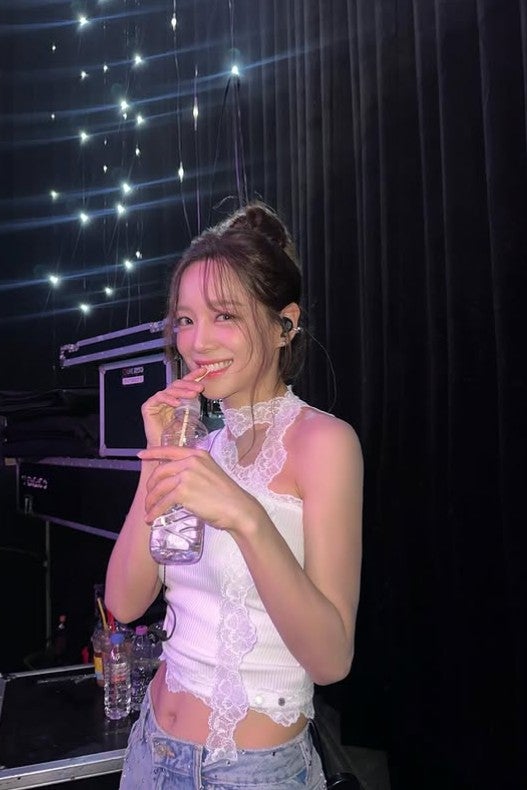 "고막남친 무대 뒤 셀카가 화제 된 진짜 이유… 김세정의 반전 몸매"