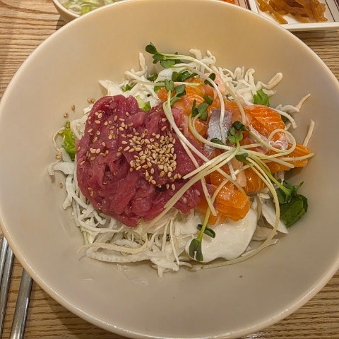 육회바른연어 노량진중앙점 사진 1
