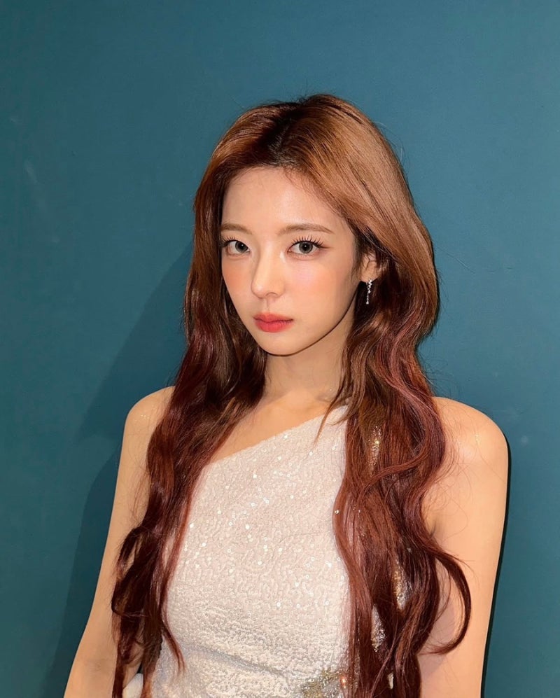 있지(ITZY) 리아, 비키니 몸매 보다 더 눈길 간 건 ‘이 습관’이었다