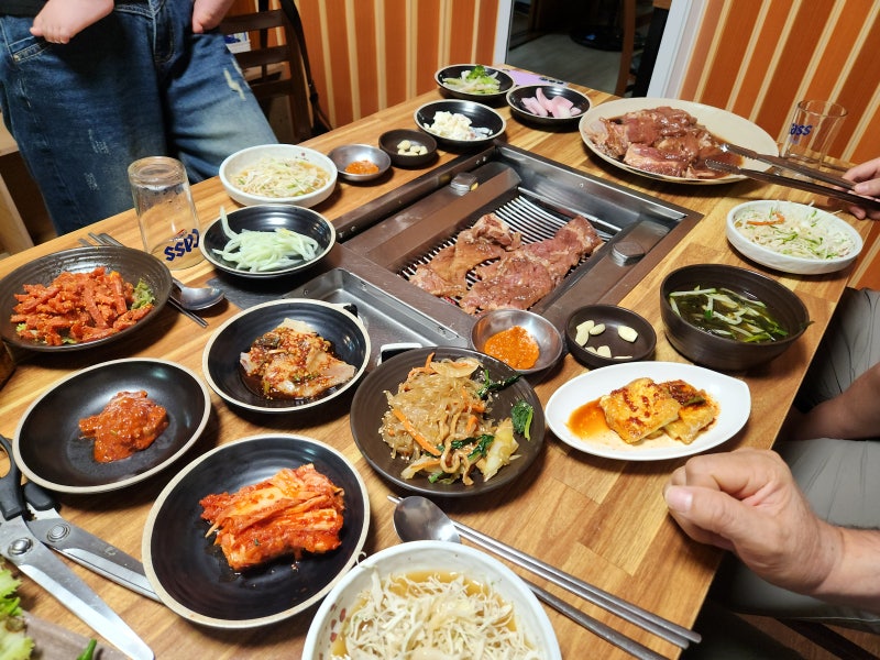 [서산 맛집] 상다리 부러지는 반찬과 옛날 가든 감성 돼지갈비! 서산 읍내동 '예당갈비' 솔직 ....