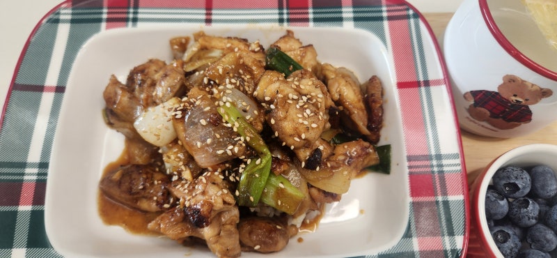 닭다리살 간장조림덮밥 레시피, 아이가 다음날도 또 먹고 싶다던  한 그릇 요리