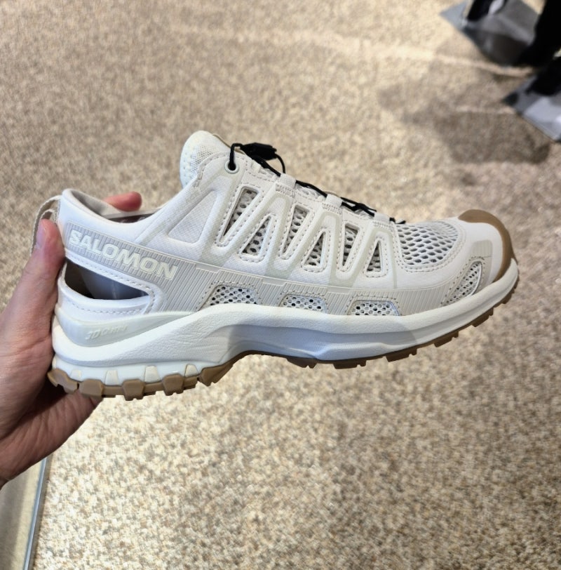 살로몬 XA 프로 3D 운동화로 완성한 여름