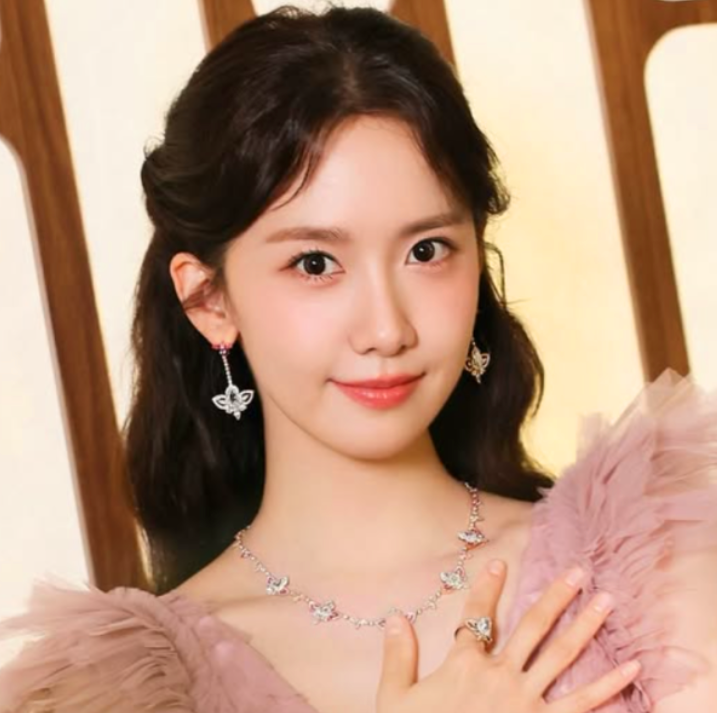 데뷔 19년인데 또 리즈..."시간이 멈춘 줄 알았다" 화려하게 꾸미지 않아도 시선이 간다 윤아....