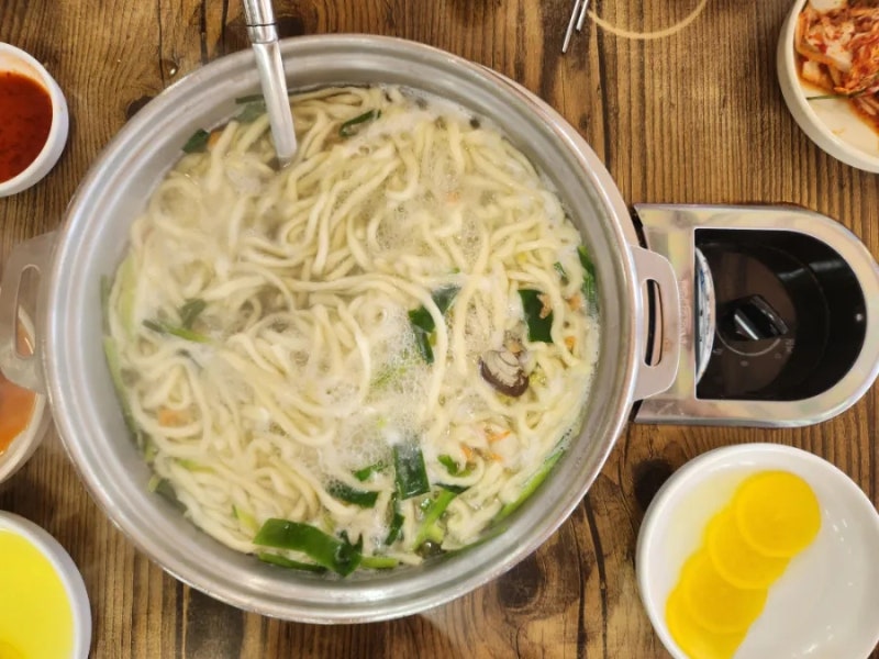 용암동 봉창이 해물칼국수