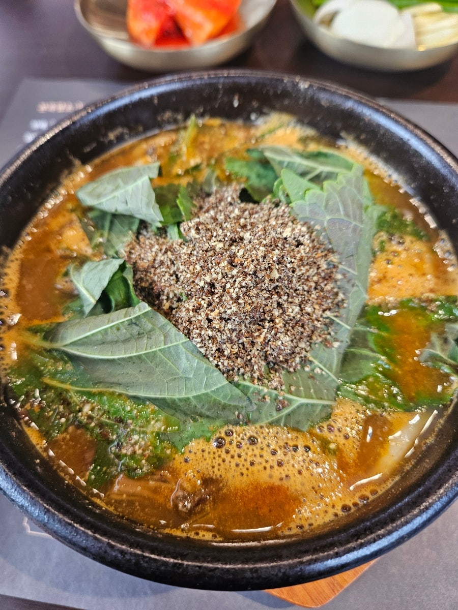 본흑염소능이삼계탕 수원탑동점 사진 6