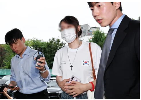 ‘잠실 집회 출입 차단’ 업무방해 혐의… ‘올다르크’ A씨, 황교안 대표와 함께 경찰 출석