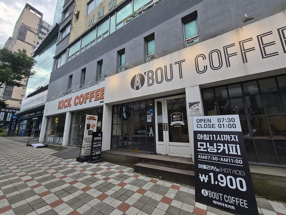 컴포즈커피 제주동초교점 사진 1