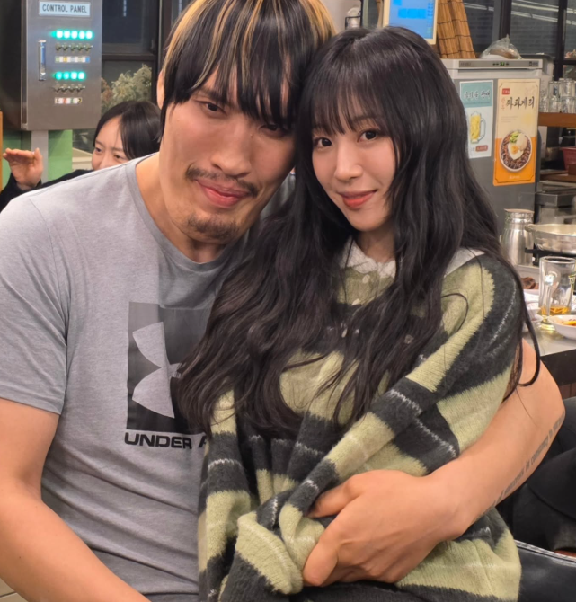 217cm 최홍만에 폭 안긴 161cm 쯔양, 아빠와 딸? 납치된거 아냐?