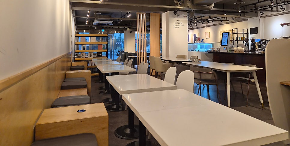 컴포즈커피 제주동초교점 사진 6