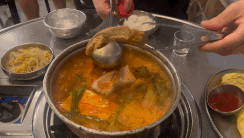 [맛집 리뷰] 산본 사람들은 다 아는 찐맛집, '양은냄비' 돼지김치찌개와 계란말이 완벽 코스!