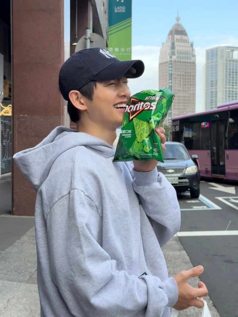 송중기 재이혼 루머의 진실, 케이티와 연년생 남매 키우는 최근 근황에 다들 안도한 이유