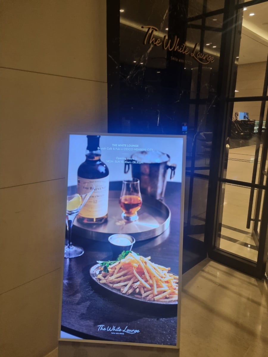더화이트 사진 1
