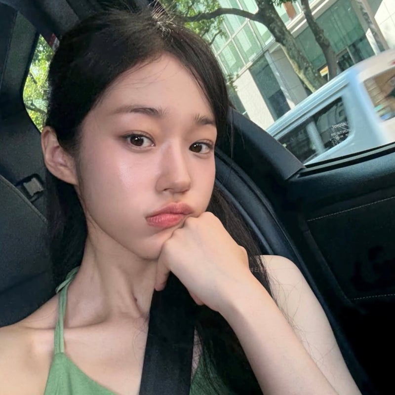 Noh Yoon-seo's Casual Outfits: The Perfect Girlfriend Look for This Summer
