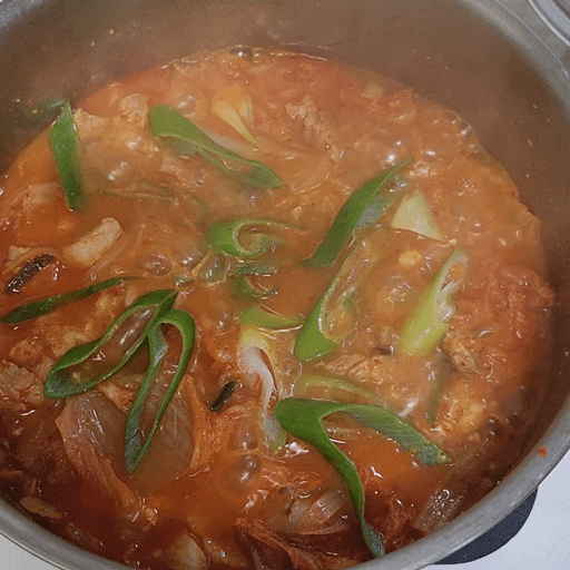 칼칼하고 진한 국물의 밥도둑, 목살 김치짜글이 레시피